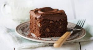 آموزش طرز تهیه کیک های شکلاتی گردویی آموزش طرز تهیه کیک های شکلاتی گردویی