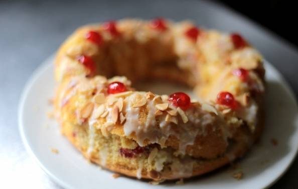 کیک تر آلبالو