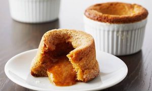 آموزش طرز تهیه کوکی کیک های گرم مغزدار کاراملی آموزش طرز تهیه کوکی کیک های گرم مغزدار کاراملی