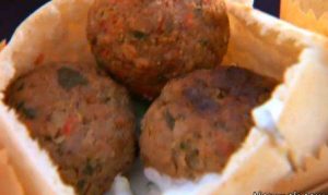 آموزش طرز تهیه کوفته گوشت آبدار با نان پیتا آموزش طرز تهیه کوفته گوشت آبدار با نان پیتا