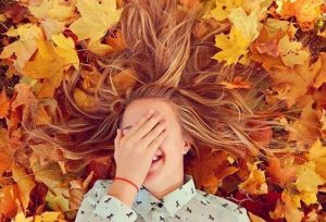 گرفتن عکس پاییزی؛ چگونه عکس پاییزی زیبا بگیریم؟ گرفتن عکس پاییزی؛ چگونه عکس پاییزی زیبا بگیریم؟