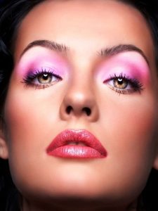 مدل آرایش به رنگ سال 2019؛ عکس های آرایش به رنگ سال 98 رنگ مرجانی مدل آرایش به رنگ سال 2019؛ عکس های آرایش به رنگ سال 98 رنگ مرجانی