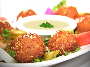 آموزش طرز تهیه فلافل هویج با سس کنجد آموزش طرز تهیه فلافل هویج با سس کنجد