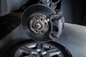 نشانه های خرابی سیستم و لنت ترمز خودرو