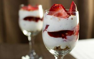 پارفیت توت فرنگی | آموزش طرز تهیه پارفیت توت فرنگی پارفیت توت فرنگی | آموزش طرز تهیه پارفیت توت فرنگی