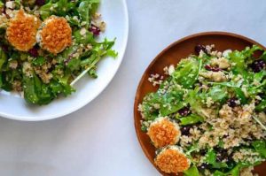 آموزش طرز تهیه سالاد کوینولا با پنیر