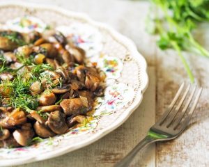 آموزش طرز تهیه قارچ و پیاز یک غذای خوشمزه و مقوی و سالم