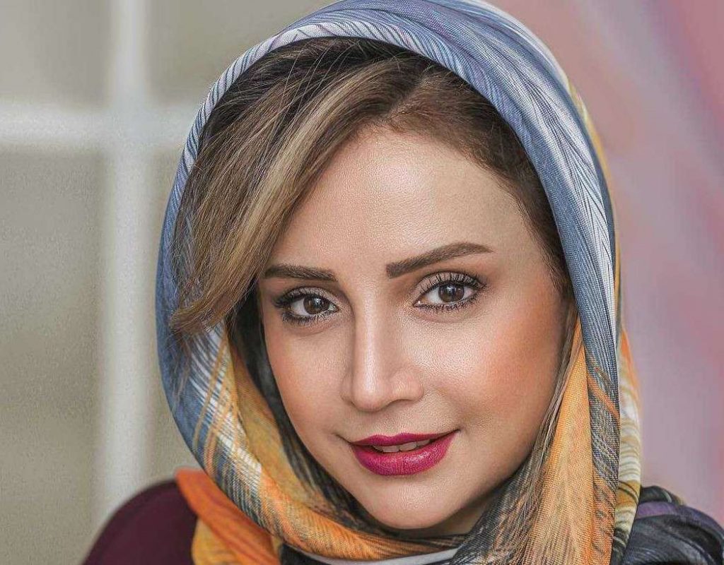 سریال بیگانه ای با من است