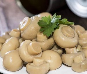 طرز تهیه کنسرو قارچ + نکاتی برای خوشمزه تر شدن کنسرو