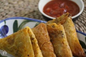 طرز تهیه سمبوسه گوشت + نکاتی برای پخت بهتر و خوشمزه شدن طرز تهیه سمبوسه گوشت + نکاتی برای پخت بهتر و خوشمزه شدن