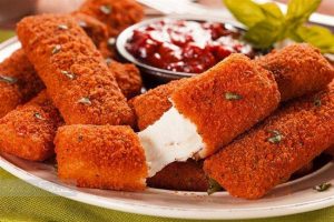 آموزش طرز تهیه پنیر سوخاری یک میان وعده بسیار خوشمزه و آسان