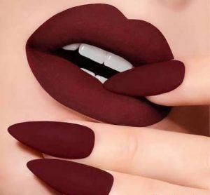 آموزش آرایش لب بزرگ + 5 تکنیک برای زیباسازی لب های بزرگ و حجیم آموزش آرایش لب بزرگ + 5 تکنیک برای زیباسازی لب های بزرگ و حجیم