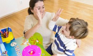 تشویق کردن کودک برای انجام دادن تکلیف مدرسه + راهکارهای انگیزه دادن به کودک مدرسه ای