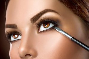 آرایش چشم قهوه ای + تکنیک هایی برای زیبایی و جذابیت چشم قهوه ای آرایش چشم قهوه ای + تکنیک هایی برای زیبایی و جذابیت چشم قهوه ای