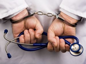 روش شکایت از پزشک + تمام مراحل قانونی برای شکایت از پزشکان روش شکایت از پزشک + تمام مراحل قانونی برای شکایت از پزشکان
