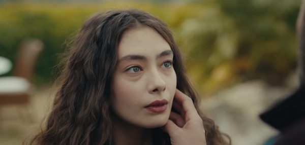 سریال دختر سفیر