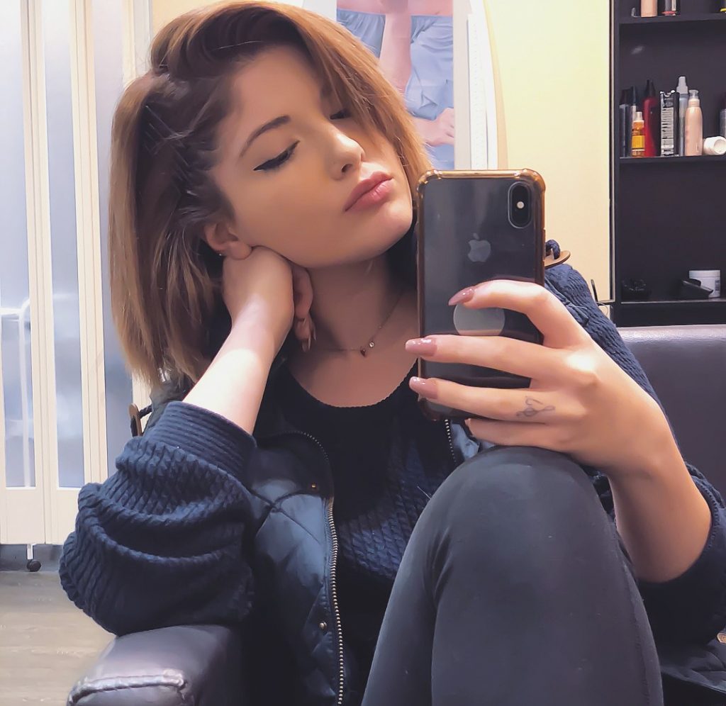 دنیا دادرسان