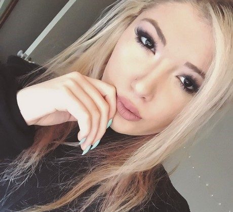 دنیا دادرسان