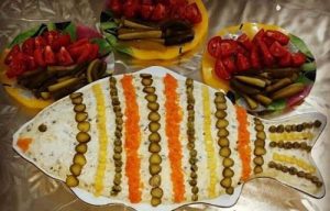 تزیین سالاد به شکل ماهی + تزیین سالاد فصل و سالاد الویه شبیه به ماهی تزیین سالاد به شکل ماهی + تزیین سالاد فصل و سالاد الویه شبیه به ماهی