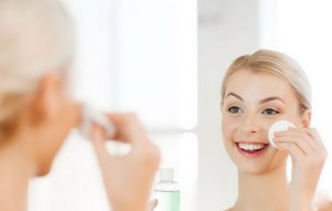 تونر چیست | استفاده از تونر چه فواید و چه مضراتی برای پوست دارد