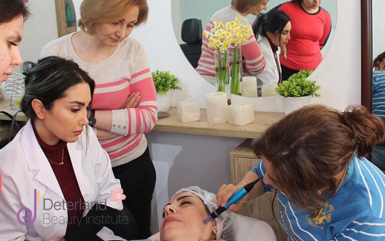 با یادگیری چه رشته هایی در آرایشگری می توان سریع وارد بازار کار شد؟ با یادگیری چه رشته هایی در آرایشگری می توان سریع وارد بازار کار شد؟