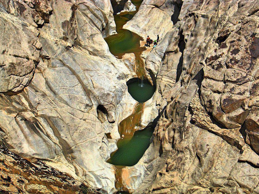 قیمت روز تور مشهد در بهار 1400