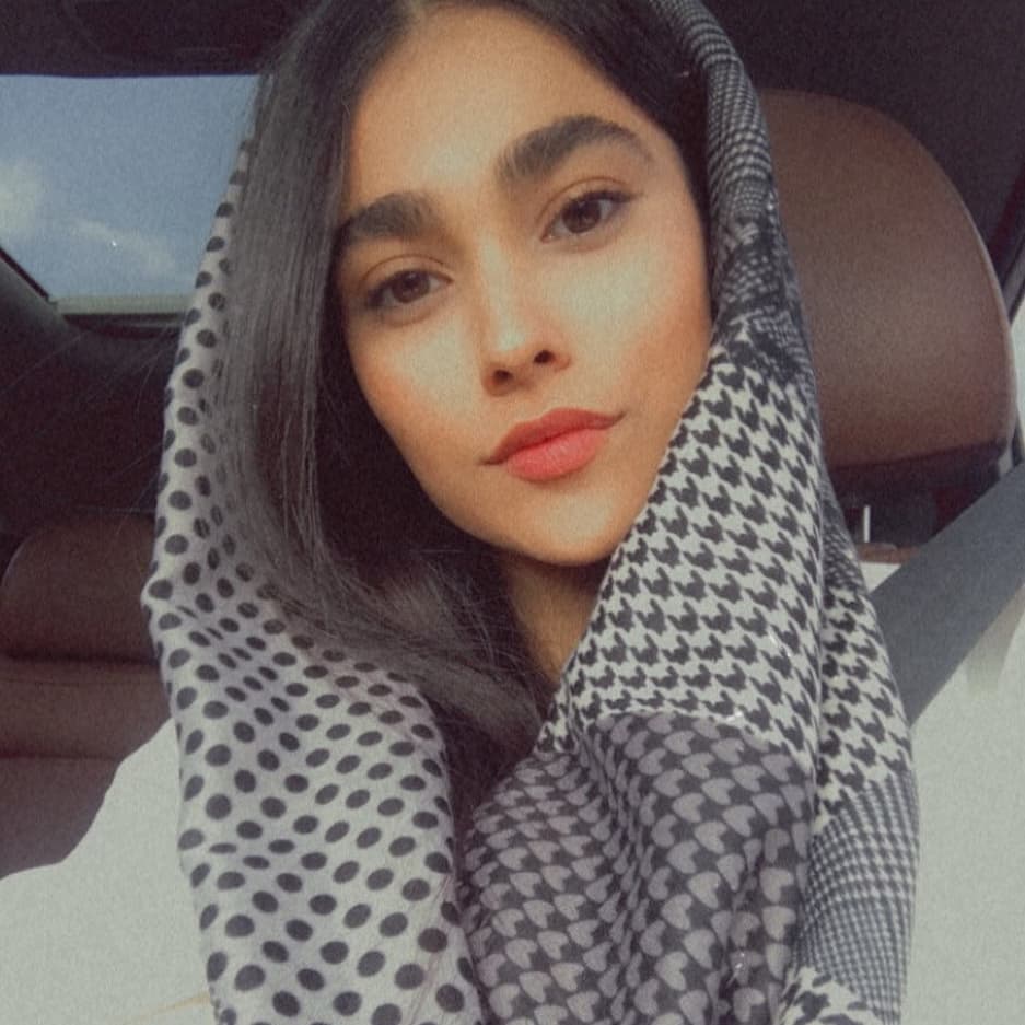 آدرینا صادقی