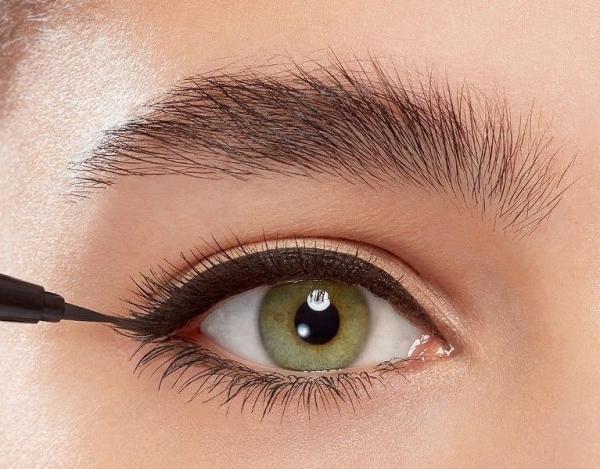 خط چشم کشیدن با خط چشم ماژیکی خط چشم کشیدن با خط چشم ماژیکی