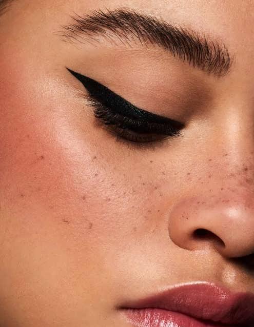 خط چشم دنباله دار