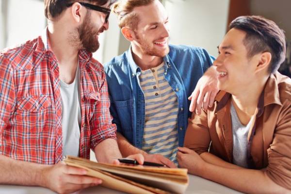 روش نفوذ در دلها و شگردهای ویژه و جذاب برای به دست آوردن دل دیگران