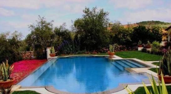 استخر رو باز