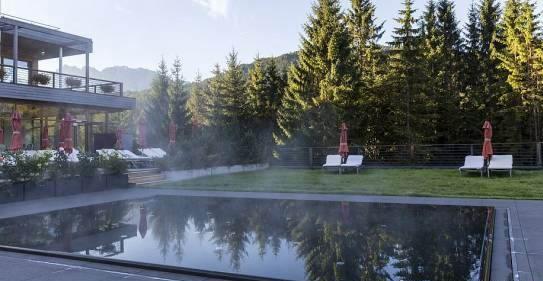 استخر رو باز