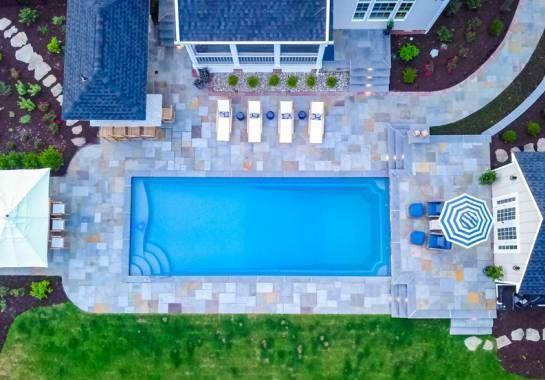 استخر رو باز