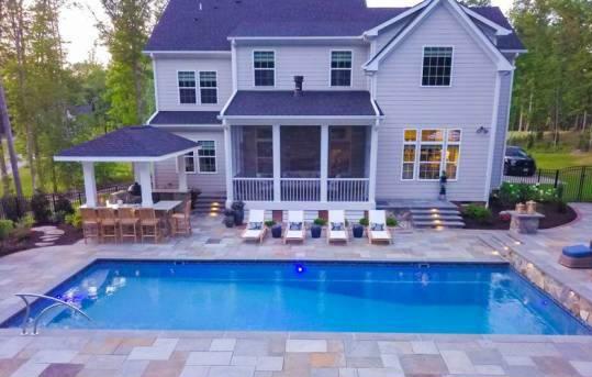 استخر رو باز