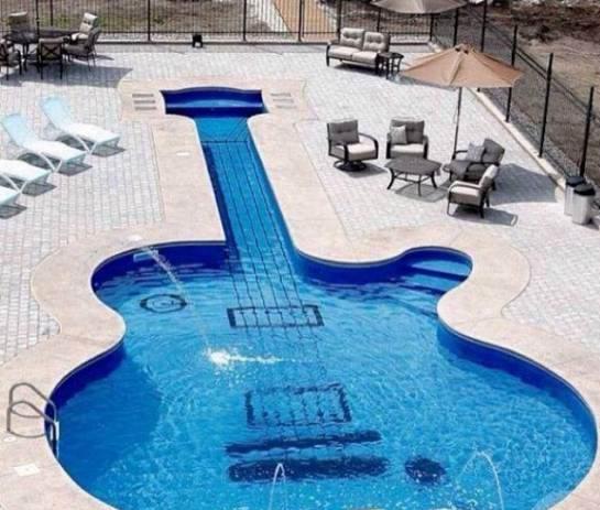 استخر رو باز