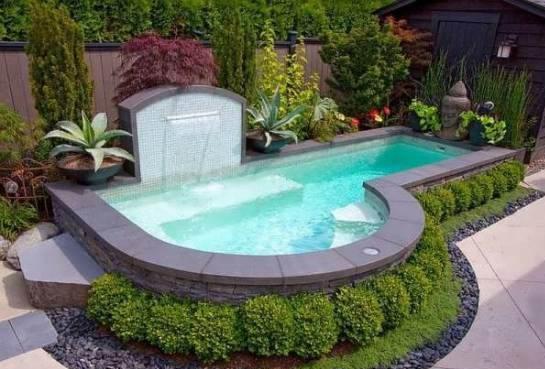 استخر رو باز