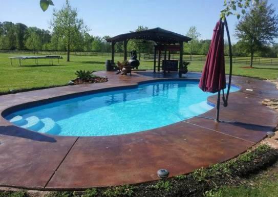 استخر رو باز