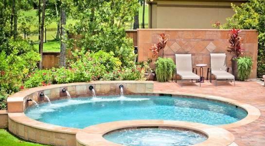 استخر رو باز