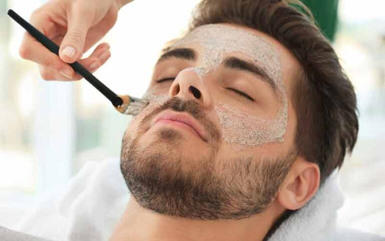 لایه برداری پوست در مردان و مراحل و روش های انجام آن