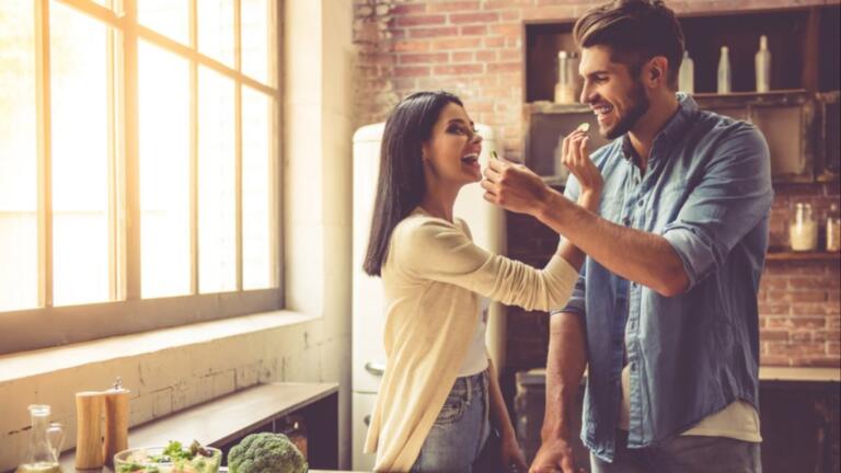 عشق افلاطونی پلاتونیک چیست و چه تفاوتی با عشق رمانتیک دارد؟