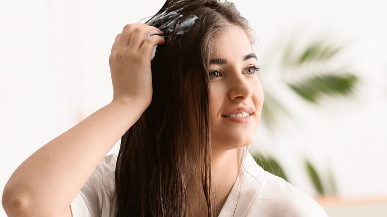 مزایای اسکراب پوست سر و روش های اسکرب کردن کف سر مزایای اسکراب پوست سر و روش های اسکرب کردن کف سر