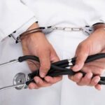 قصور پزشکی و مجازات آن؛ مراحل شکایت از پزشک خاطی