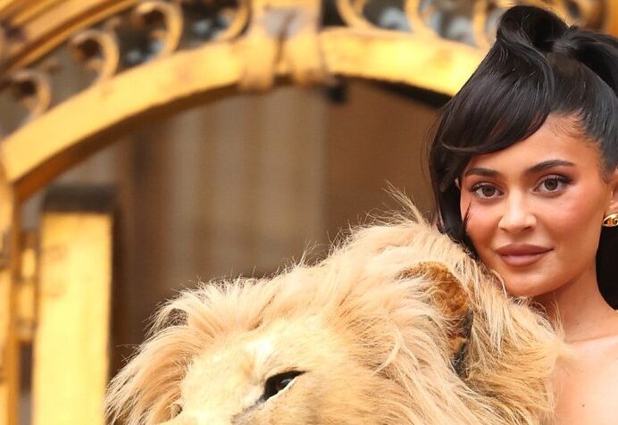 نحوه لباس پوشیدنِ کایلی