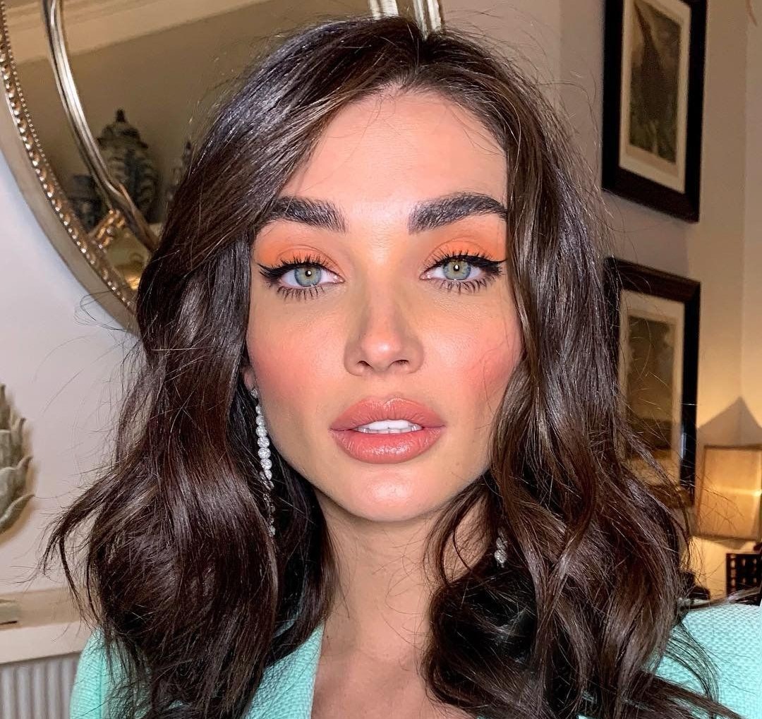 همکاری با سلبریتی‌ها