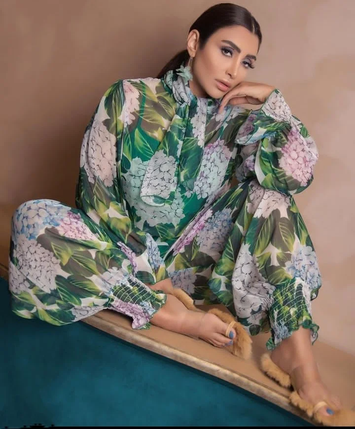 الهام عرب در فضای مجازی