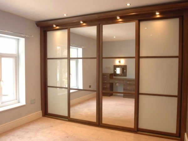 به کار بردن درب کشویی برای دکوراسیون خانه کوچک