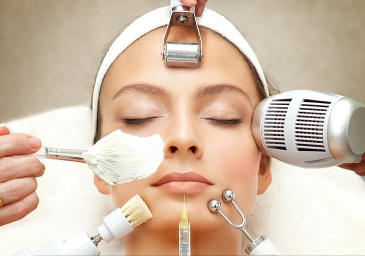 خدمات و آموزش پاکسازی پوست در آکادمی الهه بیوتی