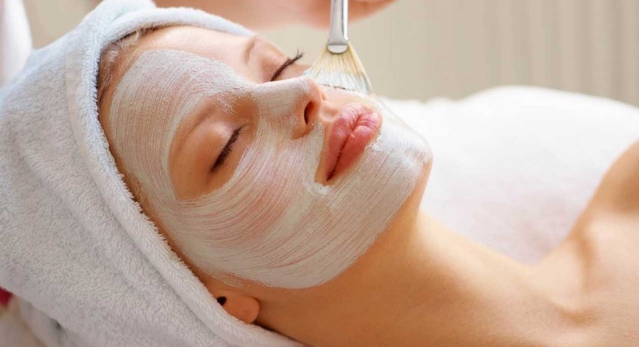 خدمات و آموزش پاکسازی پوست در آکادمی الهه بیوتی