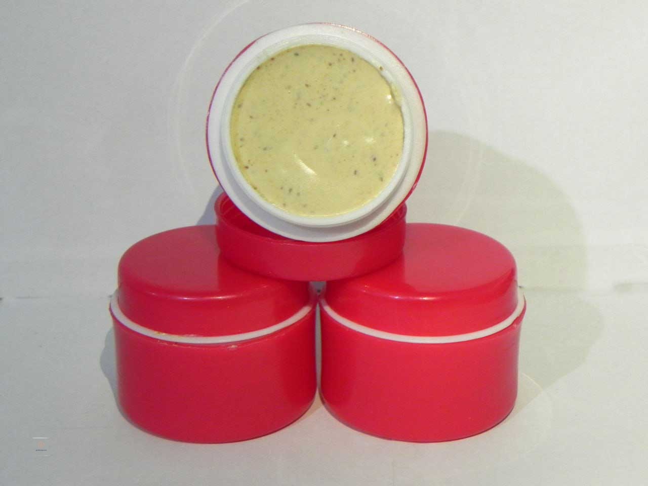 کرم معجزه اصل چه رنگیه؟ قیمت کرم معجزه اصل