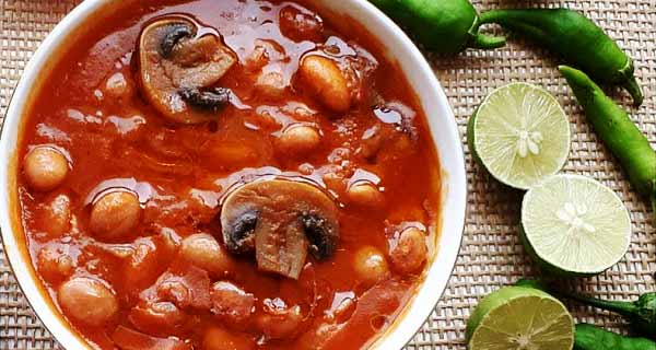 لیست غذاهای مخصوص کمپ و طبیعت گردی (30 غذای خوشمزه با عکس) کنسرو لوبیا و قارچ